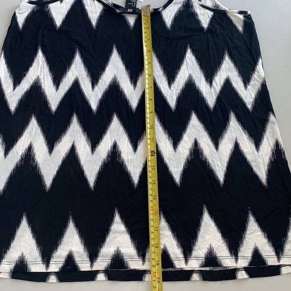 Black & White Chevron Criss Cross Tank Top - Picture 11 of 11